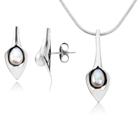 Amanda Cox - Silver and Freshwater Pearl studs - Small Wedding Bridal Jewellery  - cultured freshwater pearls