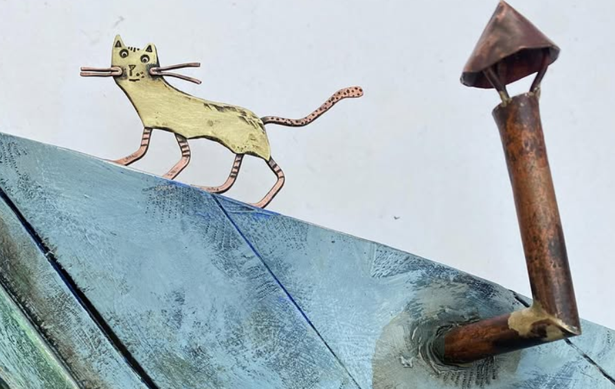 Cat on the_Fisherman_s_Hut roof by Frances Noon